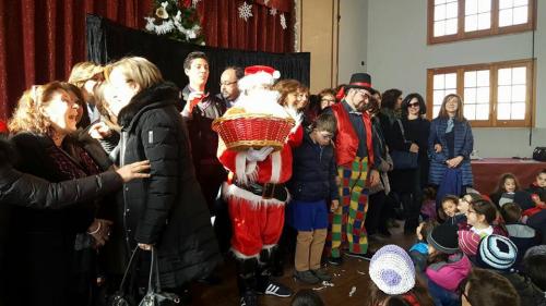 Natale in allegria con i bambini della scuola primaria